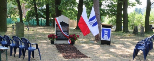 Odsłonięcie tablicy pamiątkowej na starym cmentarzu ewangelickim w Boguszynku 2023